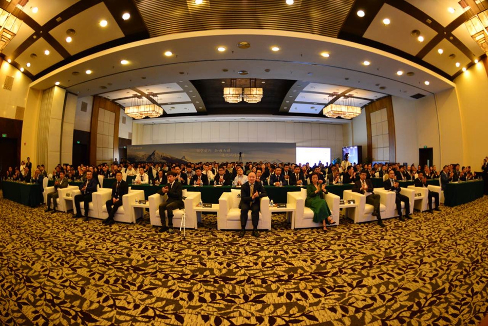 6347cdd17be9f.jpg 美景公司總經(jīng)理張華春先生參加2019大金家中經(jīng)銷商峰會.jpg