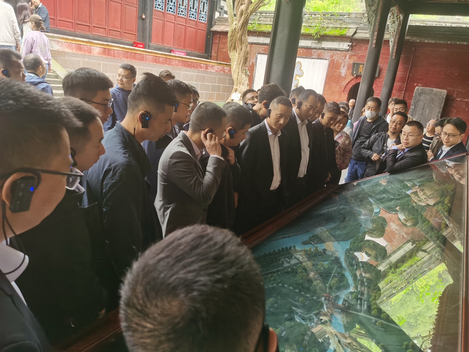 6448747ca7816.jpg 游覽都江堰.jpg